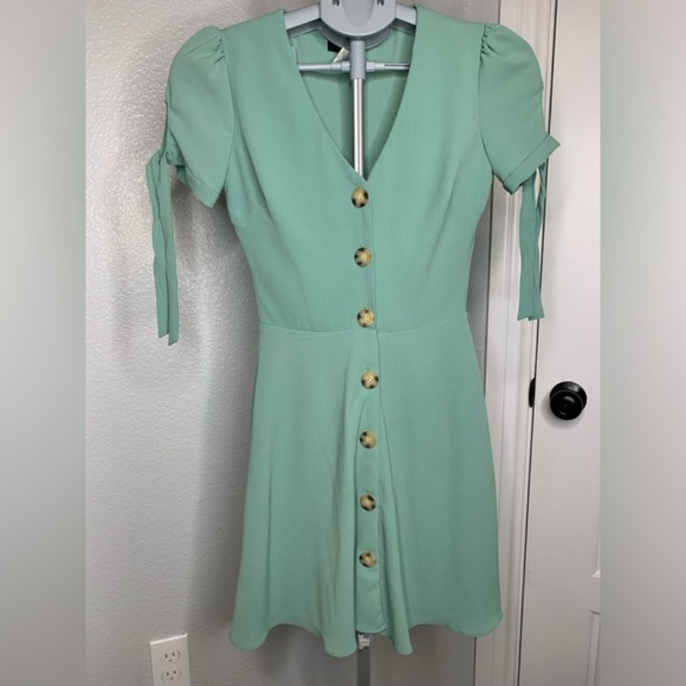 B.‎ Darlin Green Button Front Dress Tie Sleeve Mini Flare Dress Size 1/2 V Neck